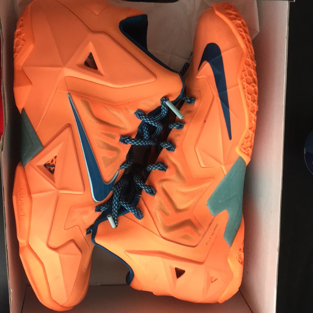 Lebron 11 “Knicks” Size 9